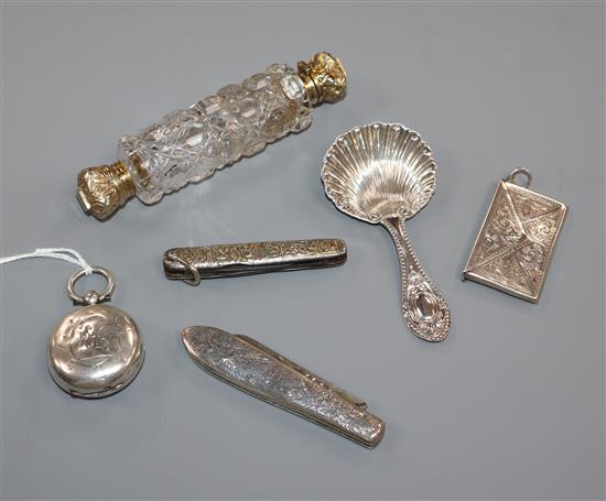 A Victorian and glass double scent bottle, a sovereign case, a caddy spoon, a stamp case and two pocket knives